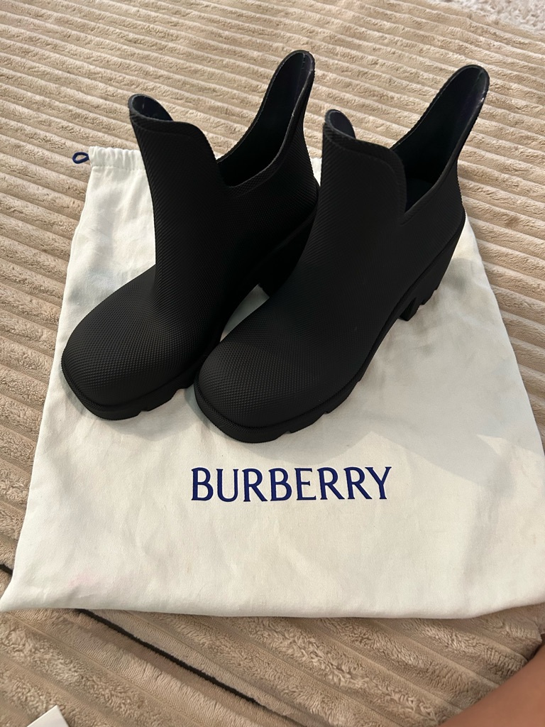 Burberry Black Women's Chelsea Rain Boots